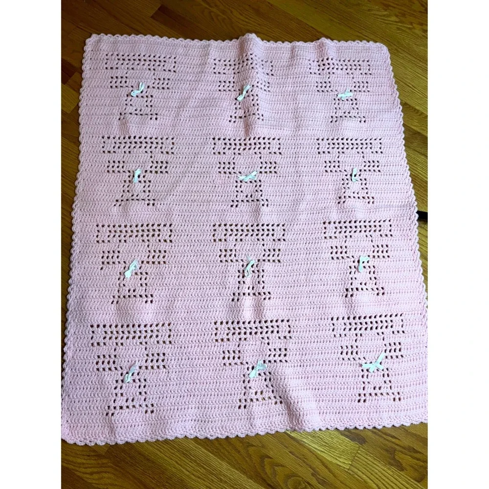 Vtg Handmade Crochet Pink Teddy Bear Baby Blanket Scalloped Edge Satin Bows
